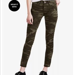 Levi’s 711 Skinny Jean